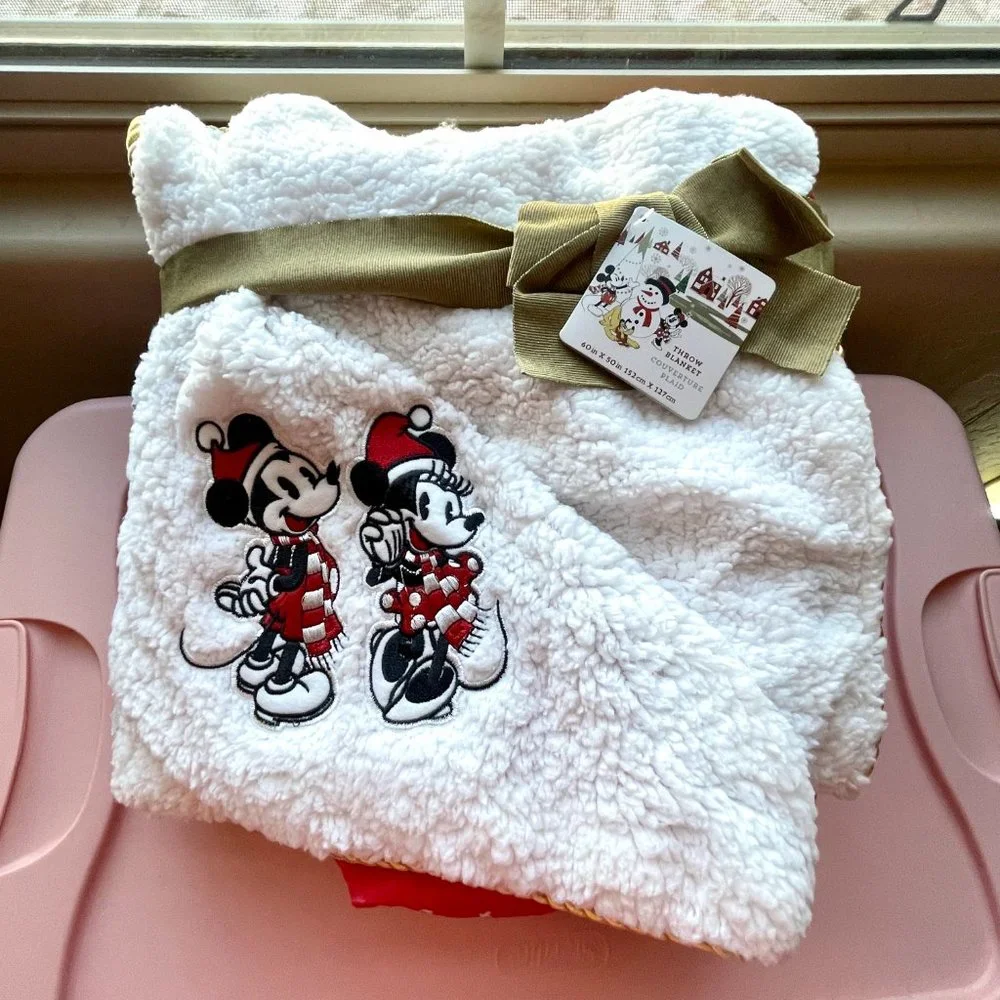 New Disney Store Throw Blanket Mickey Minnie Mouse Red White Snowflake NWT
